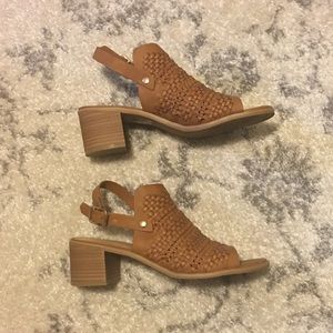 Universal Thread Sandals
